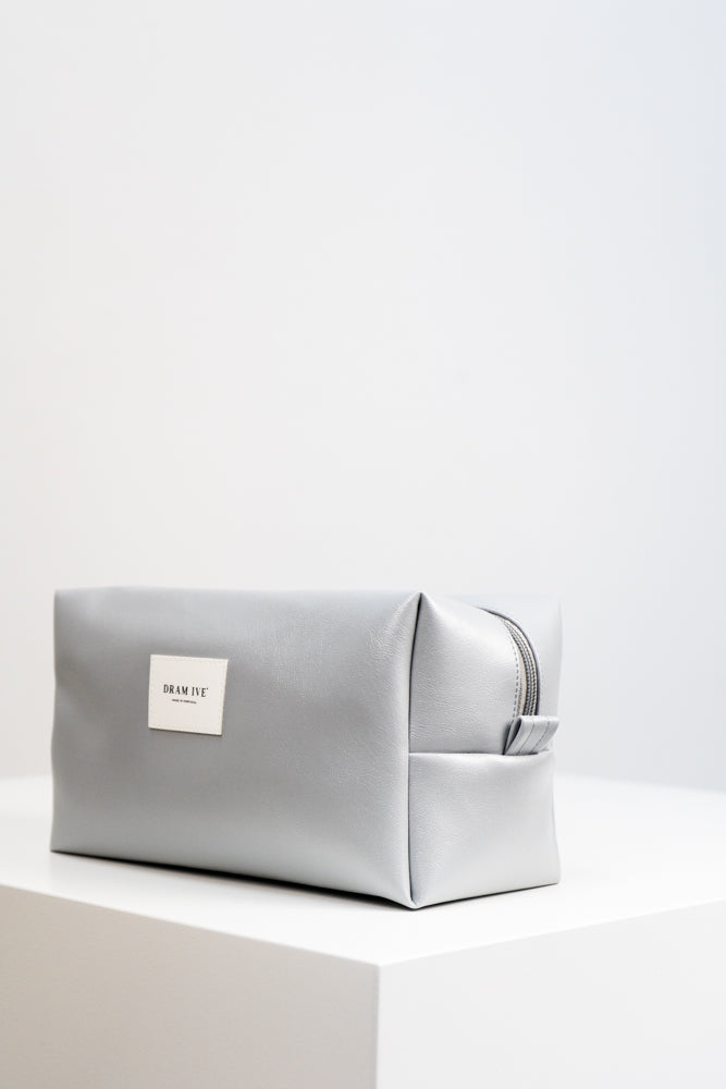 Large 4.8l toiletry bag