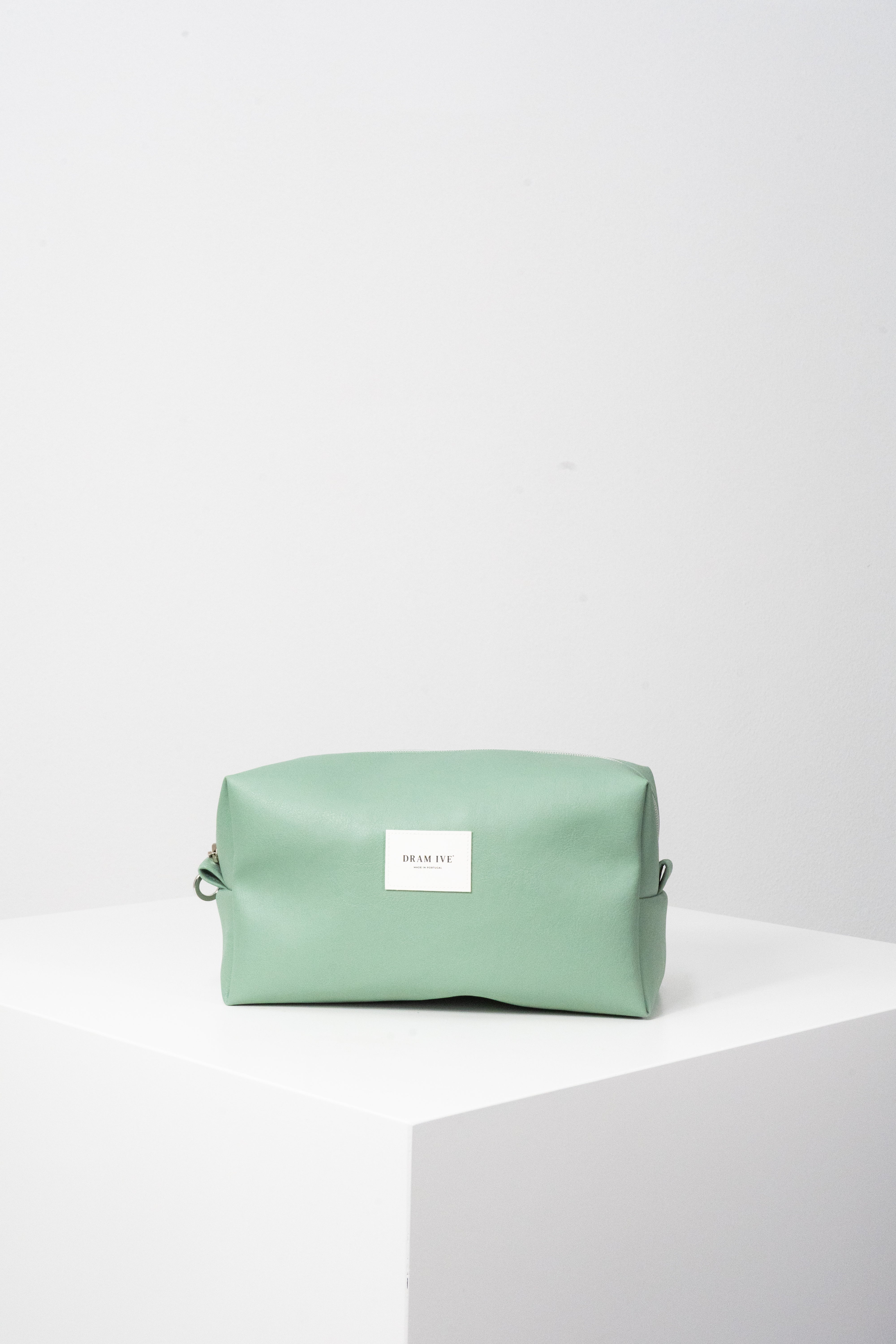 Large 4.8 l toiletry bag