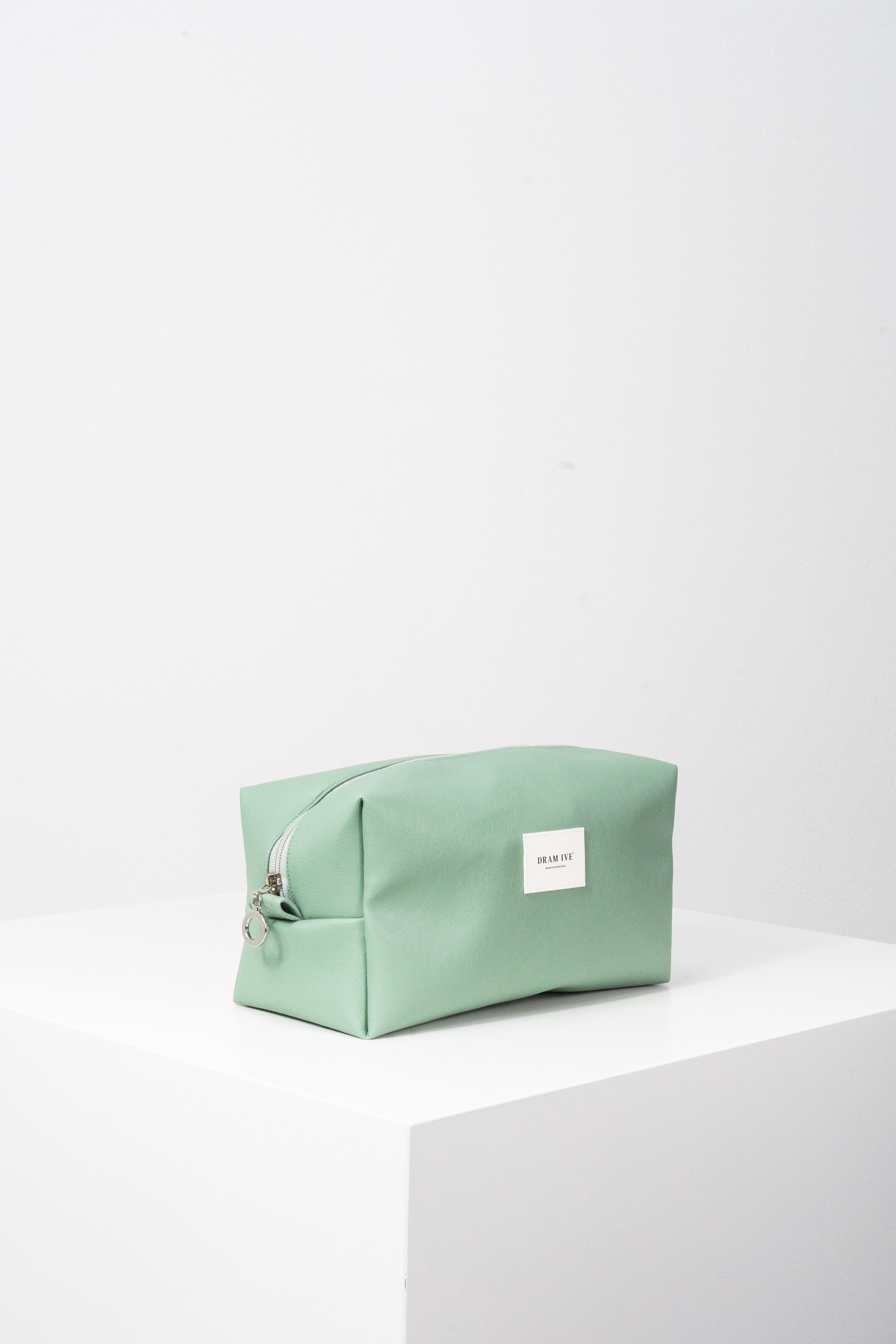 Large 4.8 l toiletry bag