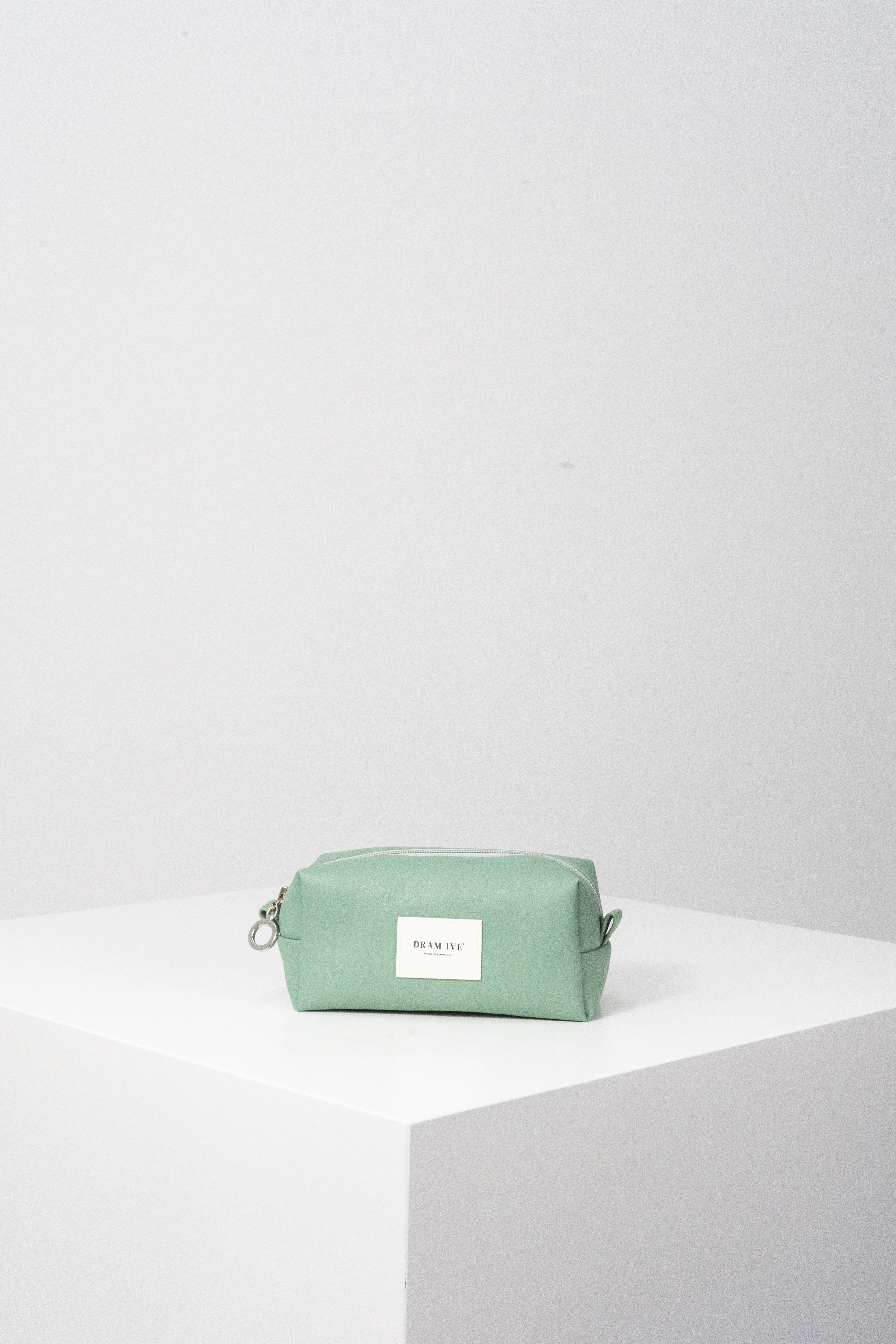 Small toiletry bag 1.2 L