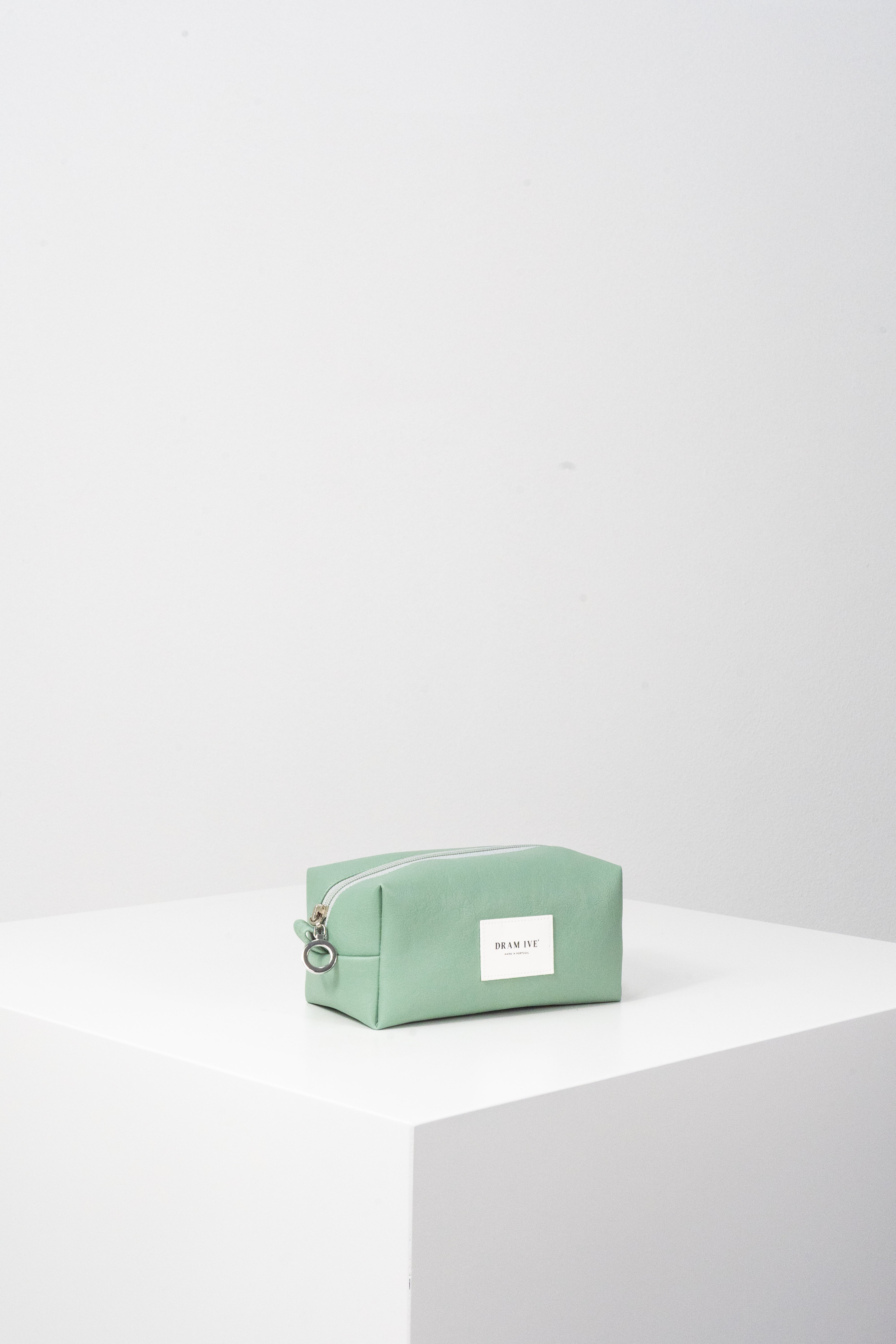 Small toiletry bag 1.2 L