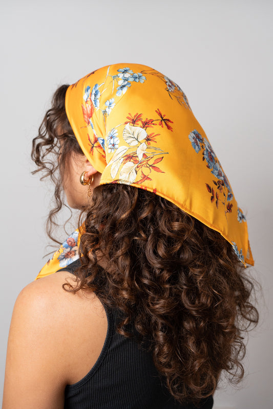 Lenço quadrado estampado floral